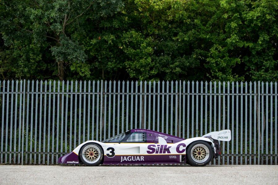  Jaguar XJR11 1990 года  (фото 11 из 16)